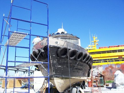 repairs-crew-boats (3)